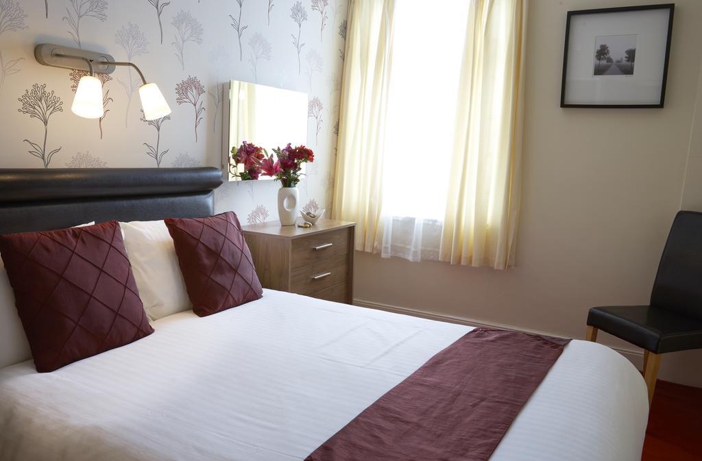 Howdale Scarborough Room photo
